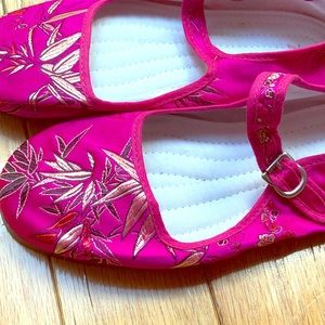 Pink Mary Janes Pink shoes slippers / shoes Size 7